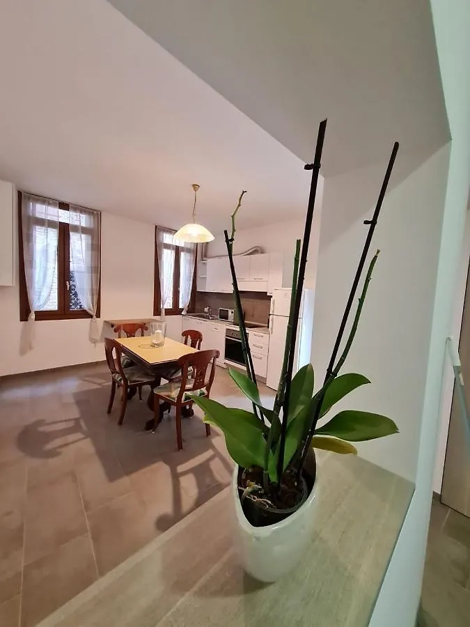 Venice Apartment With Private Courtyard Italy