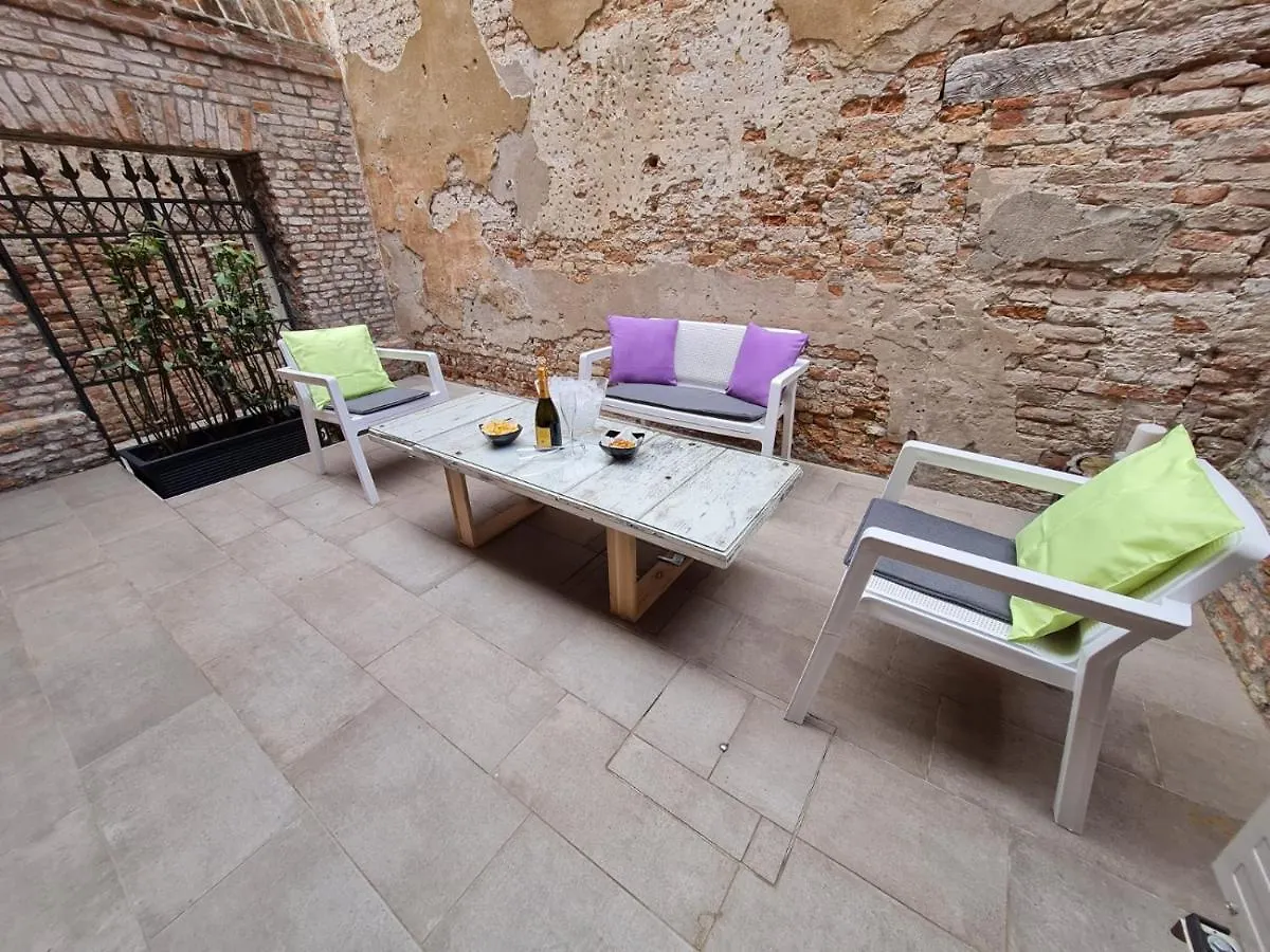 Venice Apartment With Private Courtyard