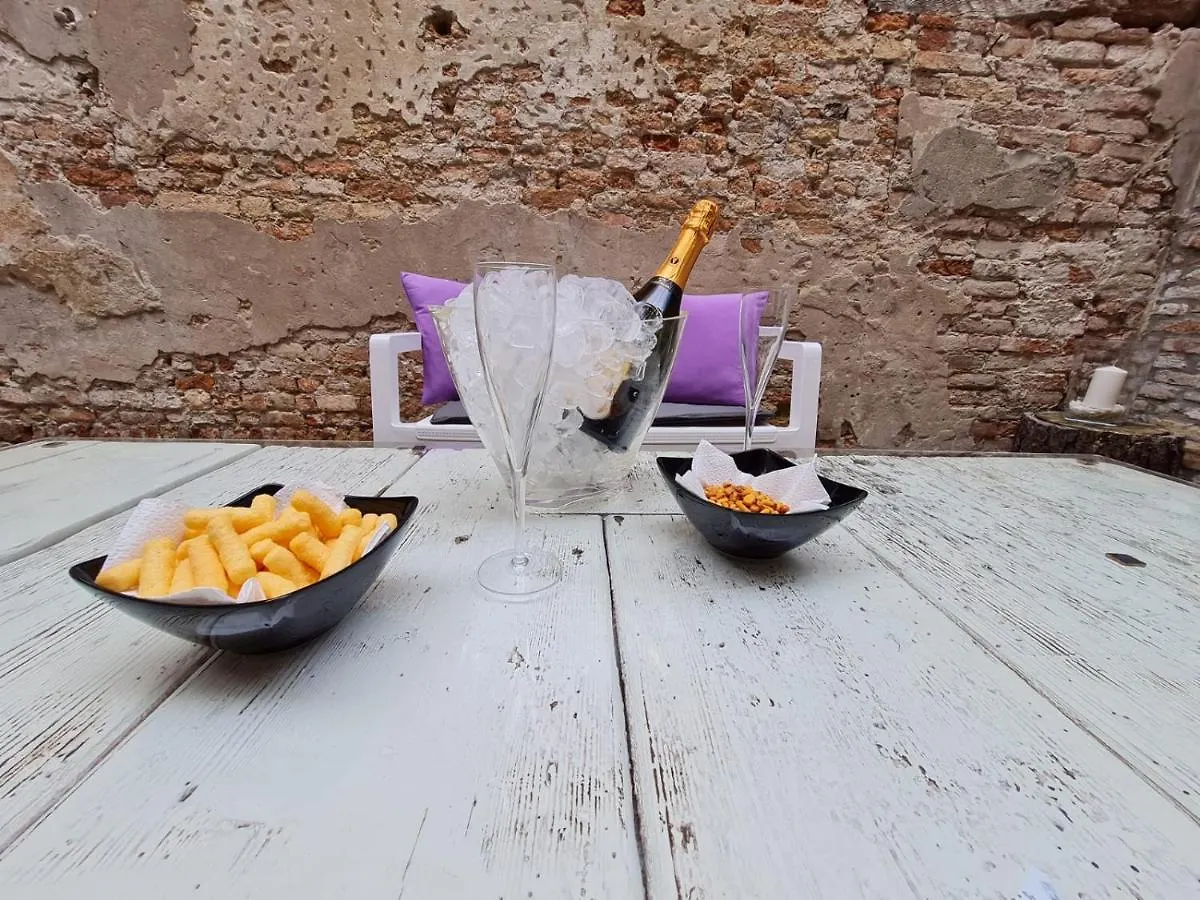 Venice Apartment With Private Courtyard 0*,