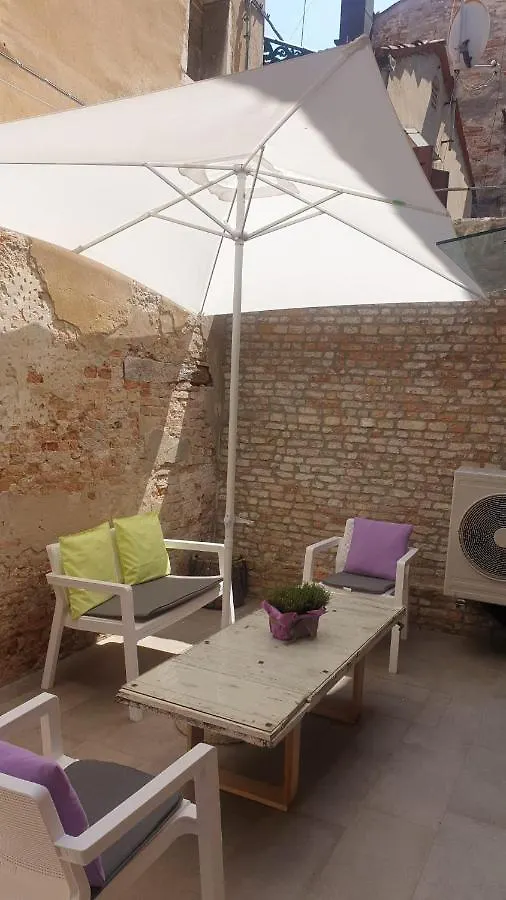 Venice Apartment With Private Courtyard